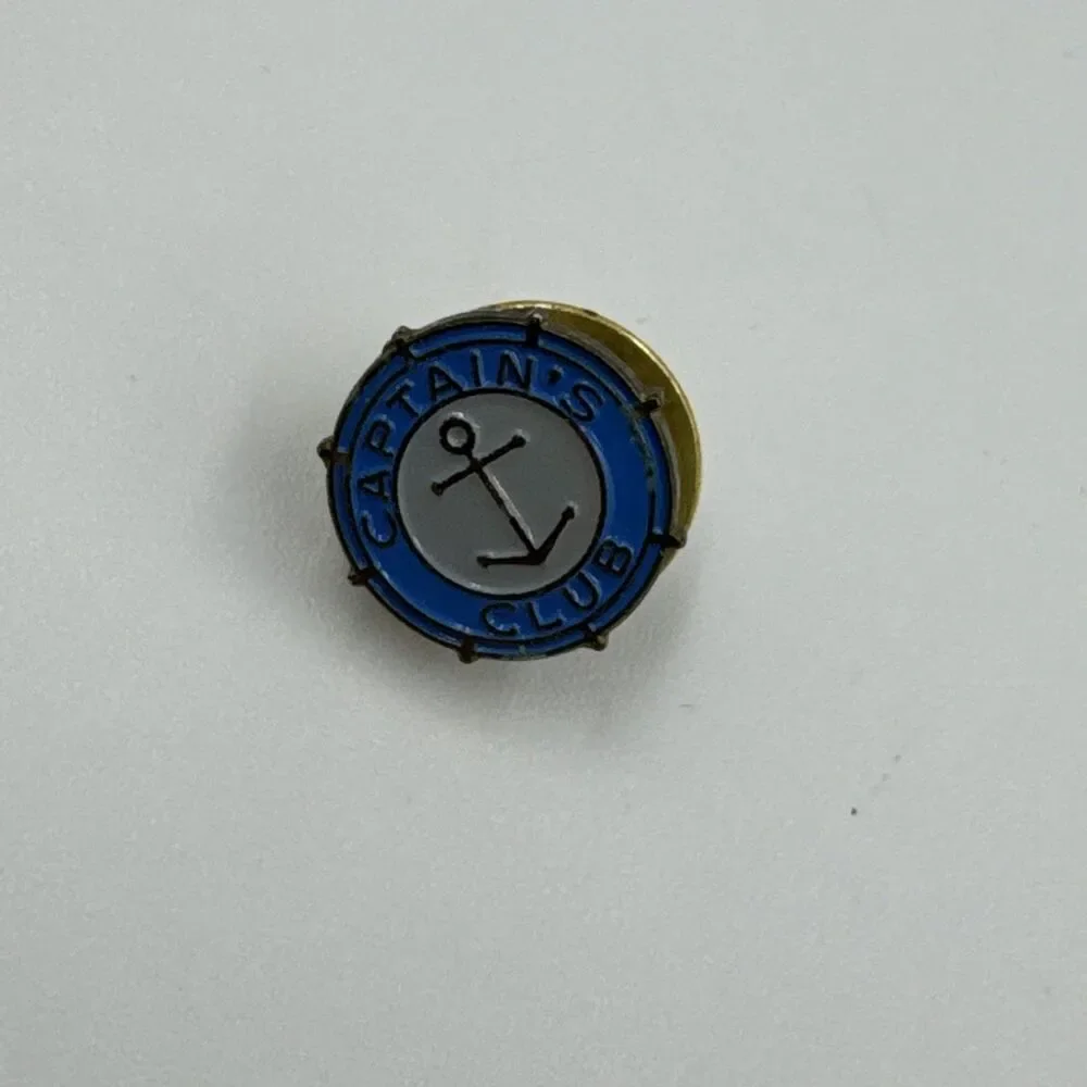 Celebrity? Captains‎ Club Pin Label Blue